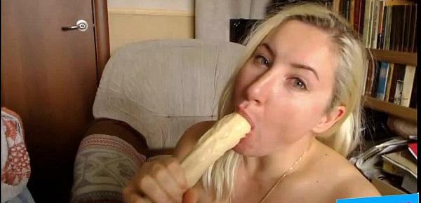  HOt Blonde Shows Her Sex Cam SHow